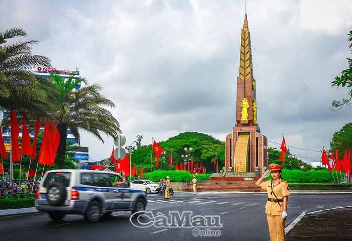 Bản lĩnh, tận tuỵ và trách nhiệm, nữ chiến sĩ Công an nhân dân tỉnh Cà Mau góp sức bảo đảm an ninh, trật tự, hoàn thành tốt nhiệm vụ được giao.