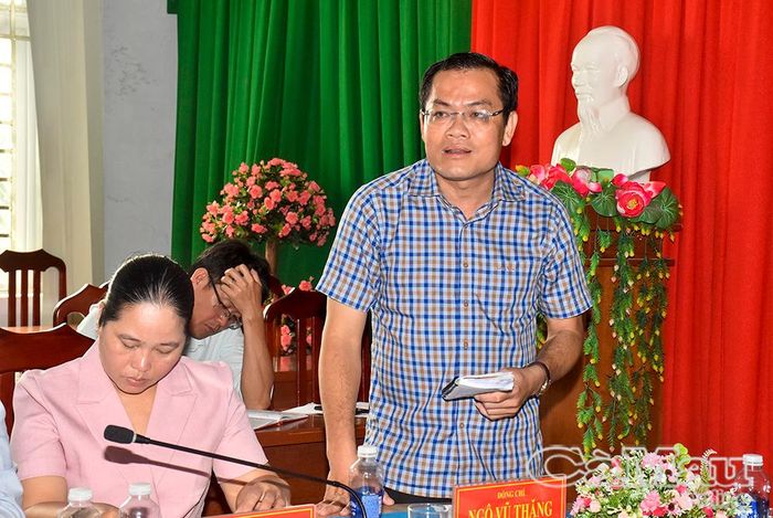 Phó Chủ tịch UBND tỉnh Ngô Vũ Thăng phát biểu tại buổi làm việc với Ban Thường vụ Đảng uỷ xã Phong Thạnh.