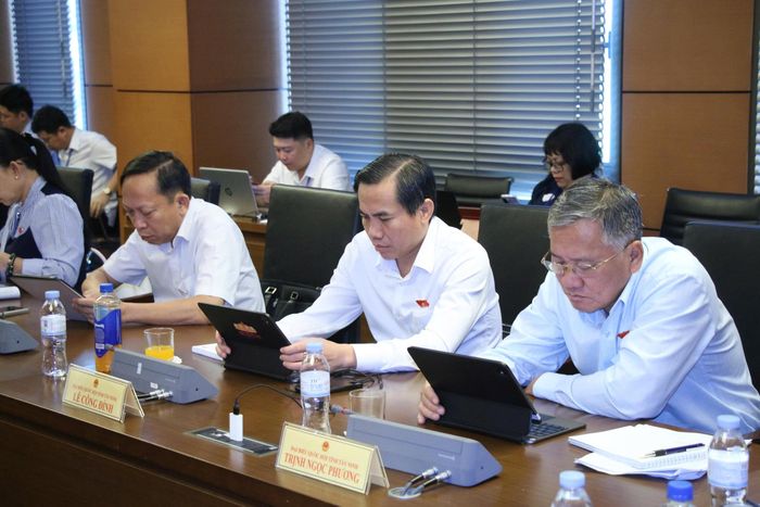 Các đại biểu Quốc hội tại Phiên thảo luận Tổ. Ảnh: N. TRƯỜNG