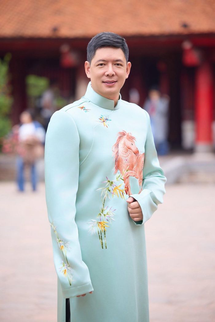 Sau đó anh ghi dấu ấn ở lĩnh vực diễn xuất và dẫn chương trình. Ảnh: FBNV