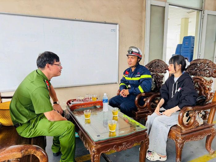 Chị Loan là một trong những nạn nhân được cứu. Ảnh: CA. ↵