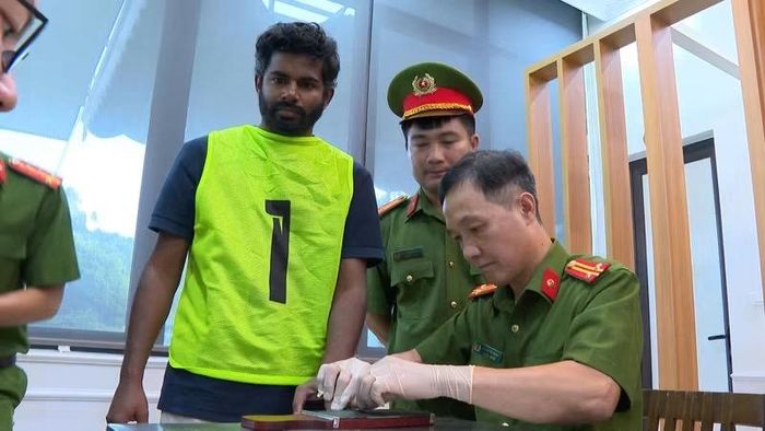 Các đối tượng người nước ngoài bị công an bắt giữ