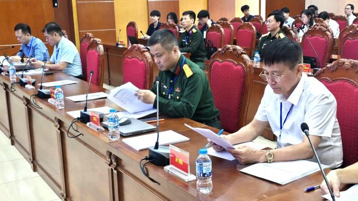 Các thành viên Ban Giám khảo Vòng bán kết VEDC 2026 khu vực miền Bắc.
