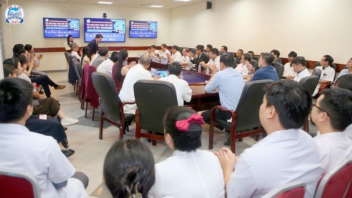 Bệnh viện Trung ương Huế thúc đẩy ứng dụng robot, phát triển nhân lực chuyên sâu và hướng tới y tế bền vững.