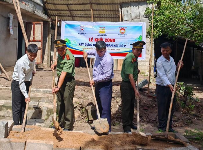  Trao hỗ trợ nhà ở tại Huế, lan tỏa tinh thần tương thân tương ái, góp phần giảm nghèo bền vững. 