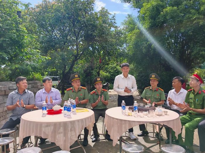  Trao hỗ trợ nhà ở tại Huế, lan tỏa tinh thần tương thân tương ái, góp phần giảm nghèo bền vững. 