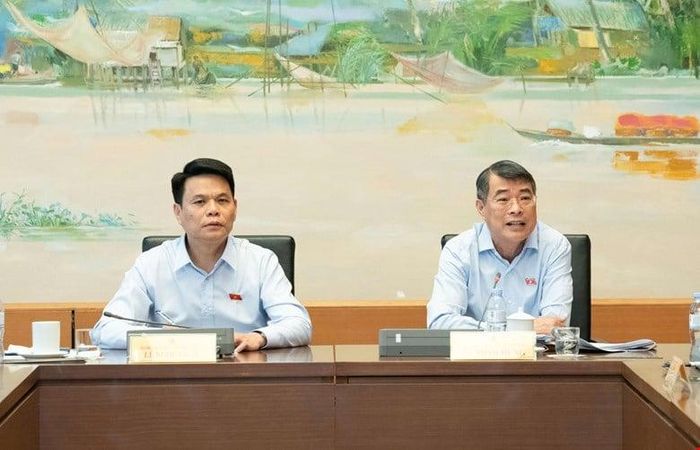 Thủ tướng nêu rõ, thuốc và trang thiết bị y tế là hàng hóa đặc thù, Nhà nước không thể chỉ để cơ chế thị trường tự điều chỉnh, phải có công cụ quản lý, kiểm soát giá phù hợp.