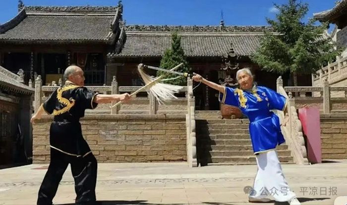 Phất trần là một trong những binh khi độc đáo của võ Không Động. (Ảnh: Gansu Daily)