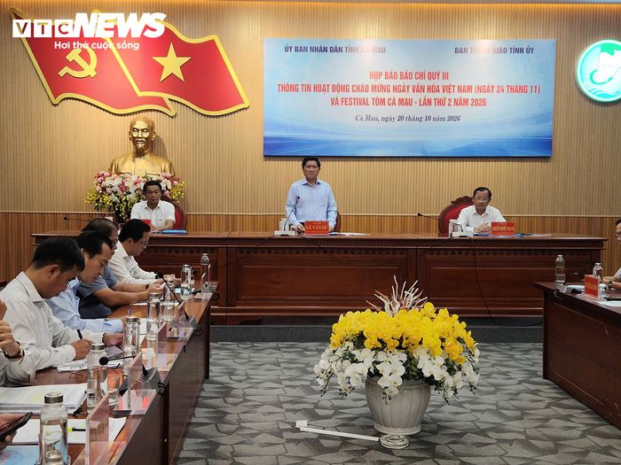 Phó chủ tịch UBND tỉnh Cà Mau Lê Văn Sử chủ trì họp báo chiều 20/10.