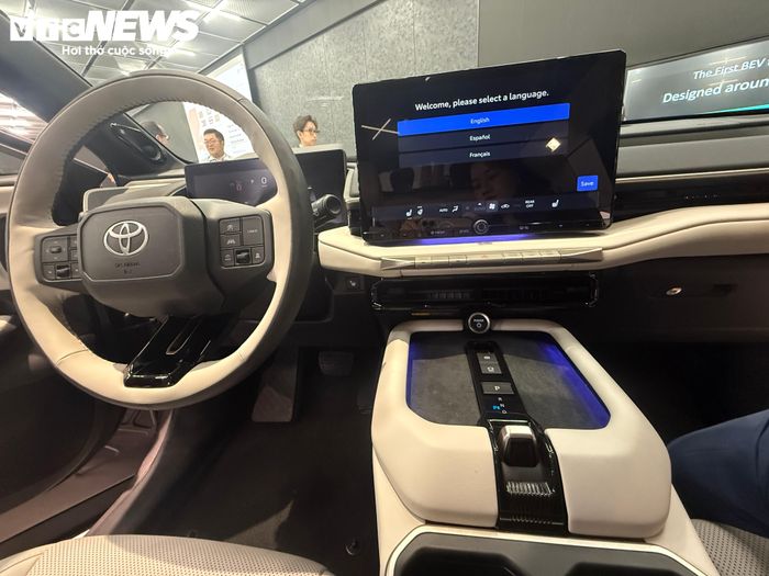 Khoang nội thất của Toyota Highlander 2027 đi theo hướng tối giản, mang tính công nghệ nhưng vẫn giữ được sự ấm cúng của một mẫu xe gia đình. (Ảnh: Nguyễn Hiền)