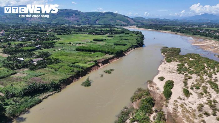 Qua thống kê ban đầu, chỉ trong những ngày đầu tháng 10, hơn 1.000 m bờ sông qua thôn An Lạc bị sạt lở, làm mất khoảng 3 ha đất sản xuất của 30 hộ dân. Các diện tích đất này đều đã được cấp giấy chứng nhận quyền sử dụng đất.