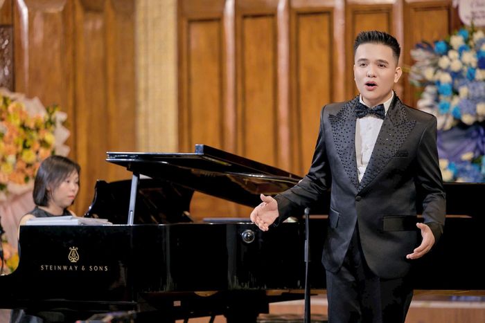 Phạm Minh Hiếu tốt nghiệp xuất sắc, là Thủ khoa đầu ra chuyên ngành Thanh nhạc, Học viện Âm nhạc Quốc gia Việt Nam. Ảnh: Nhân vật cung cấp