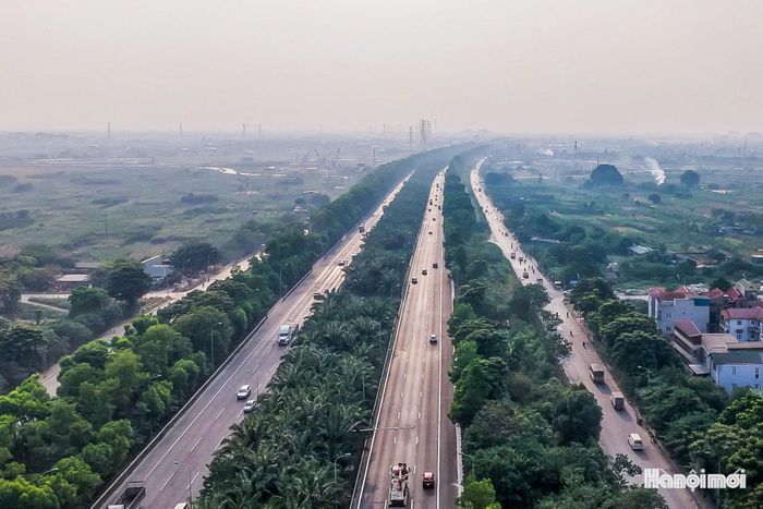 Không chỉ phục vụ nhu cầu đi lại, Đại lộ Thăng Long còn mở ra kết nối thuận tiện tới các điểm đến văn hóa, lịch sử và du lịch như chùa Thầy, chùa Tây Phương, Khu di tích K9 - Đá Chông cùng nhiều bảo tàng, công viên.