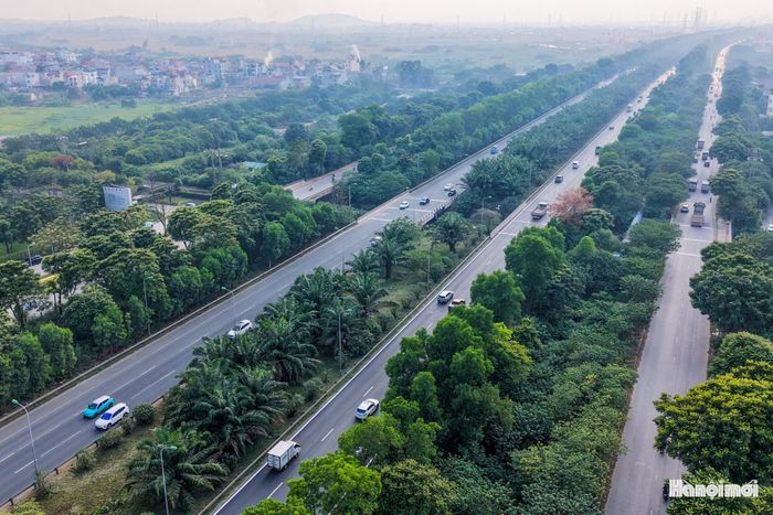 Năm 2026, dự án mở rộng và kéo dài Đại lộ Thăng Long, từ nút giao hoa thị với quốc lộ 21 đến cao tốc Hòa Lạc - Hòa Bình, tiếp tục được triển khai với tổng mức đầu tư 5.249 tỷ đồng, chiều dài khoảng 6,7km và mặt cắt ngang 120-180m.