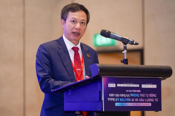 Ông Nguyễn Xuân Hoàng, Chủ tịch Liên minh CySeex, Phó Chủ tịch HĐQT MISA chia sẻ về các nguy cơ an ninh mạng từ AI và hậu lượng tử. Ảnh: Tuấn Bùi