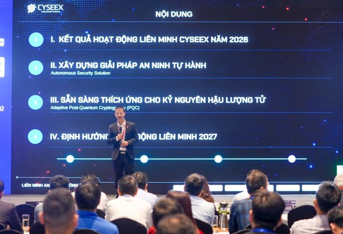 Các diễn giả chia sẻ về các nguy cơ an ninh mạng cũng như giải pháp phòng thủ dành cho doanh nghiệp. Ảnh: Tuấn Bùi