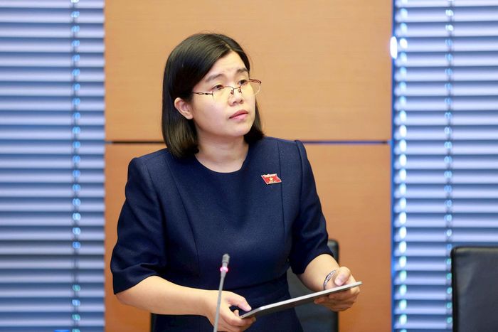 Đại biểu Nguyễn Thị Hồng Chương phát biểu thảo luận. Ảnh: Văn Tuyến