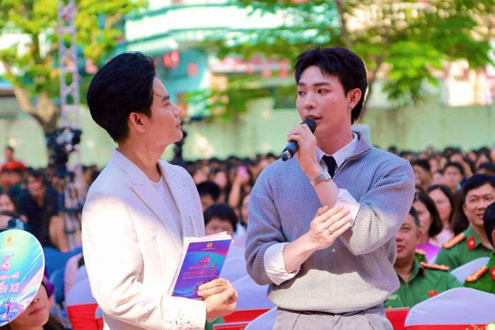 Các nghệ sĩ giao lưu tại chương trình