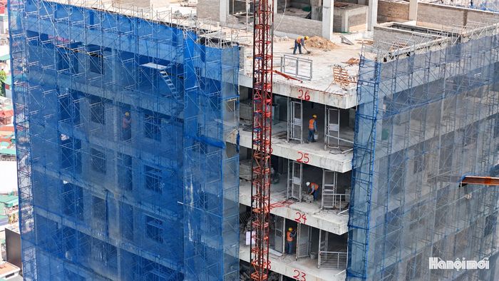 Công trình có tổng mức đầu tư khoảng 878 tỷ đồng, quy mô 365 căn hộ, gồm 255 căn để bán, 73 căn cho thuê và 37 căn thuê mua.