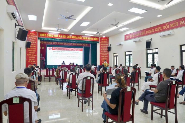 Đông đảo nhà đầu tư tham gia các phiên đấu giá đất tại xã Thiên Lộc. Ảnh: PV