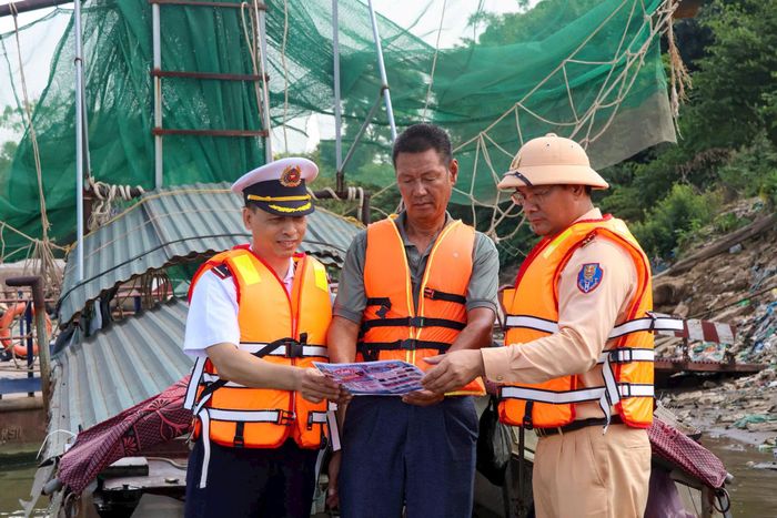 Người dân đồng thuận việc bảo vệ nguồn lợi thuỷ sản lâu dài trên sông. Ảnh: Phạm Công
