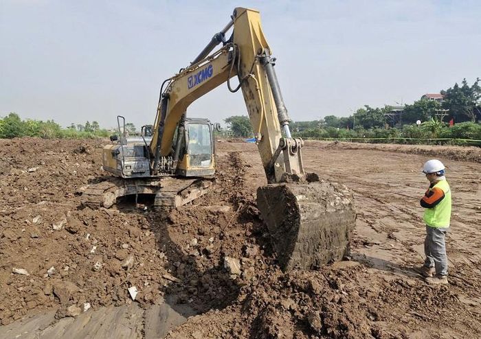 Tập đoàn VinGroup tập trung triển khai thi công Dự án Trục không gian Quốc lộ 1A gắn với chỉnh trang và tái thiết đô thị đoạn qua xã Phú Xuyên. Ảnh: PV