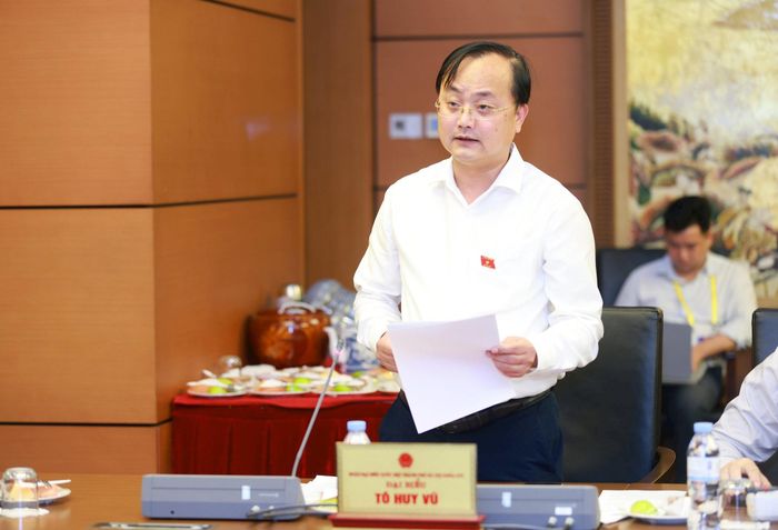 Đại biểu Tô Huy Vũ (Đoàn Hà Nội) phát biểu thảo luận. Ảnh: Văn Tuyến