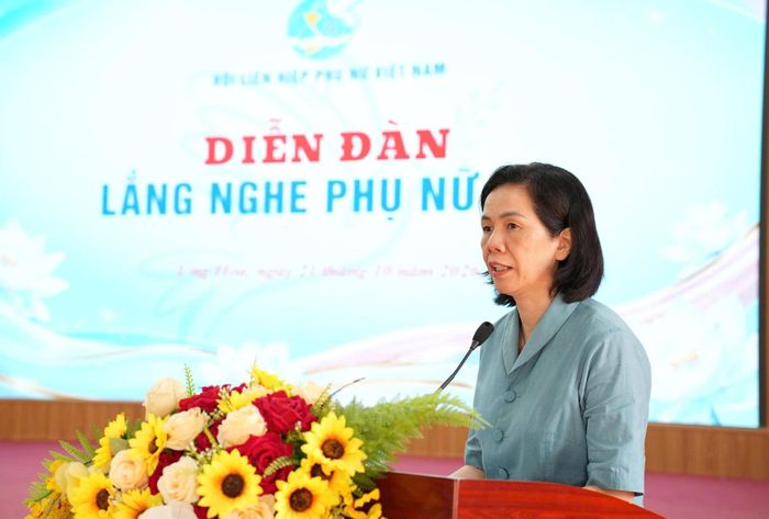 Phó Chủ tịch Trung ương Hội LHPN Việt Nam Nguyễn Thị Minh Hương phát biểu. Ảnh: Hoàng Lan