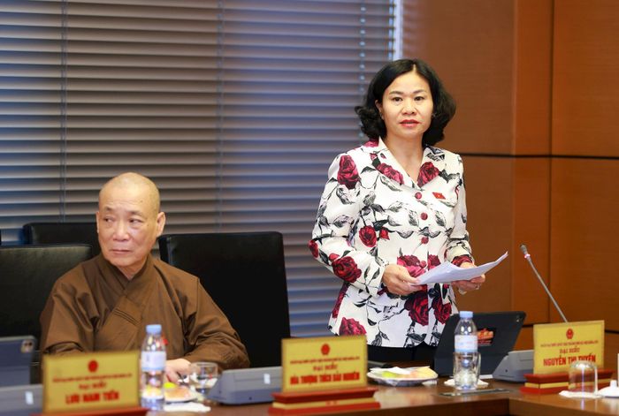 Đại biểu Nguyễn Thị Tuyến (Đoàn Hà Nội) phát biểu thảo luận. Ảnh: Văn Tuyến
