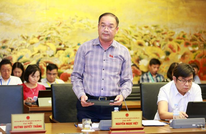 Đại biểu Nguyễn Ngọc Việt (Đoàn Hà Nội) phát biểu thảo luận. Ảnh: Văn Tuyến