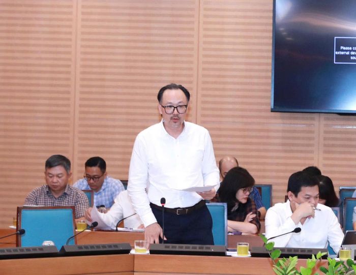 Phó Giám đốc Sở Nông nghiệp và Môi trường Hà Nội Nguyễn Minh Tấn báo cáo tại hội nghị. Ảnh: Tùng Nguyễn.