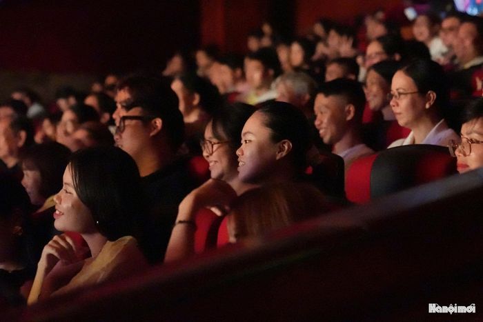 Sức hấp dẫn của câu chuyện nằm ở những tình huống gần gũi, nơi mỗi quyết định đều có thể làm thay đổi cách con người nhìn nhận bản thân và những người xung quanh.