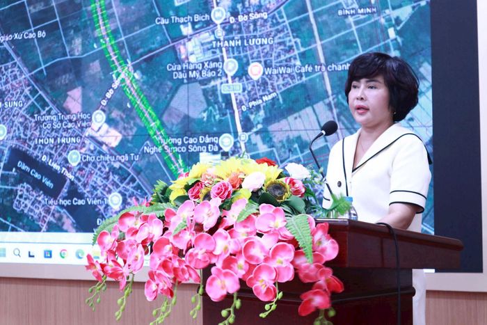 Đồng chí Nguyễn Thị Anh Đào, Phó Chủ tịch UBND xã Bình Minh phát biểu tại hội nghị. Ảnh. B.Minh