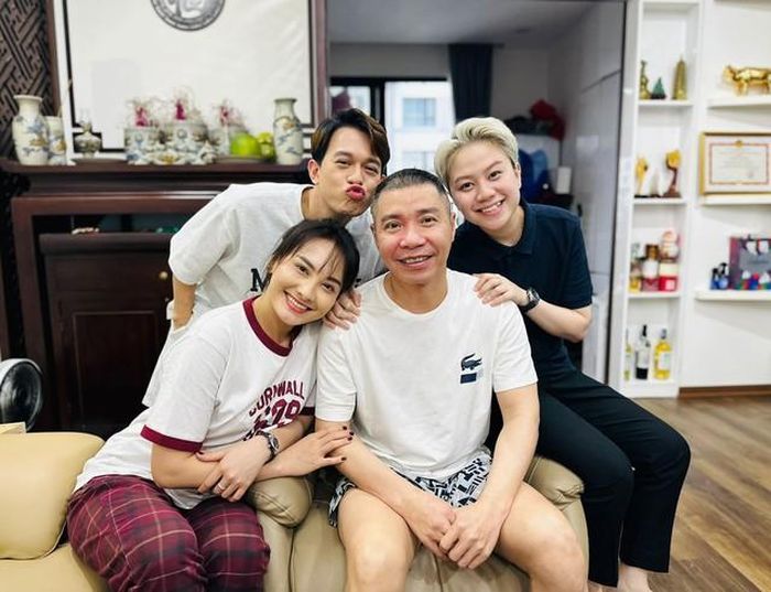 Chính điều đó đã khiến NSND Công Lý nhận được nhiều tình yêu thương từ bạn bè nghệ sĩ. Anh vẫn được mọi người trân trọng và thăm nom mỗi khi họ có thời gian rảnh rỗi.