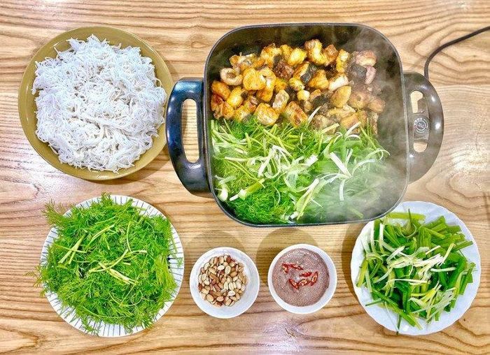 ... Khi lại là chả cá lăng chấm mắm tôm mang hương vị đặc biệt.