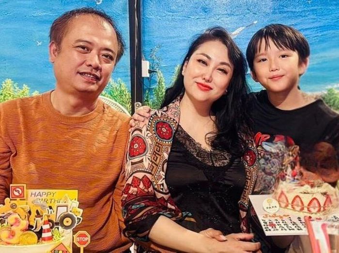 Phi Thanh Vân được bạn trai đồng hành trong việc nuôi nấng con trai.