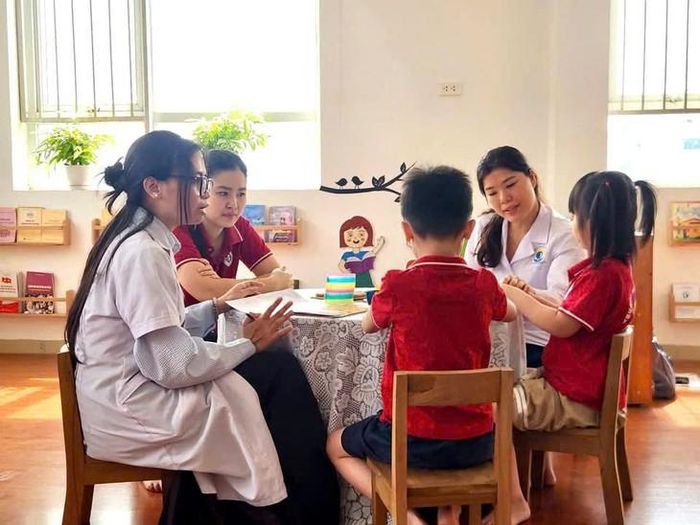 Hoạt động tư vấn tâm lý cho trẻ tại Bệnh viện Tâm thần Hà Nội.