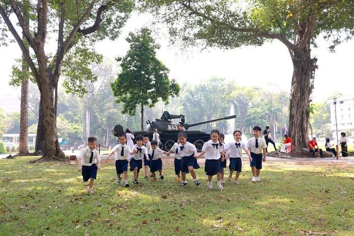 Học sinh sẽ chuyển sang học trực tuyến nếu không khí ô nhiễm nặng. Ảnh: Tuấn Anh