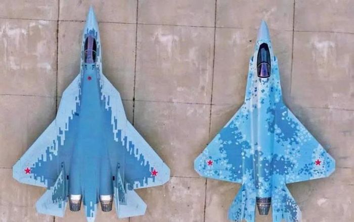 Máy bay Su-57 Felon (bên trái) và Su-75 Checkmate. (Ảnh: Rostec)