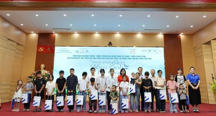 Chương trình hy vọng sẽ giúp các em nhỏ vơi bớt khó khăn, sớm hồi phục sức khỏe để tiếp tục hành trình học tập, phát triển và hòa nhập cộng đồng. Ảnh: Minh Phương