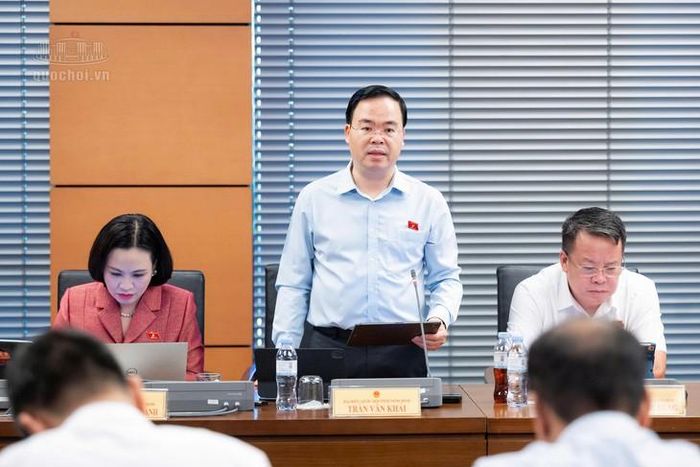 Đại biểu Trần Văn Khải – Đoàn ĐBQH tỉnh Ninh Bình phát biểu. Ảnh: Vũ Hiếu