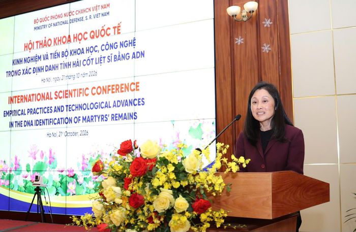 Đại sứ Hoa Kỳ tại Việt Nam, bà Jennifer Wicks phát biểu. Ảnh: Trần Minh