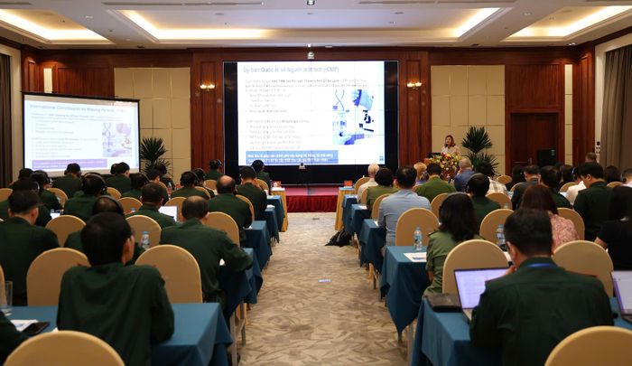 Chuyên gia quốc tế trình bày tham luận tại hội thảo. Ảnh: Trần Minh