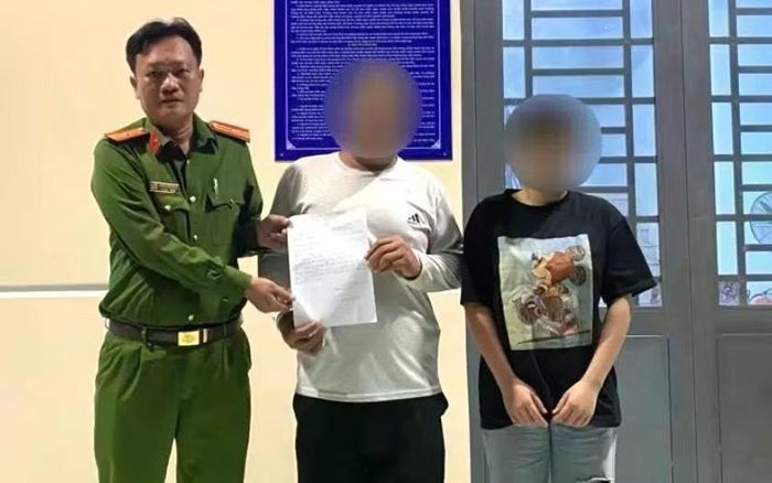 Cơ quan Công an bàn giao các cháu Phong, Nhi, Đạt, Tâm và P. cho người thân