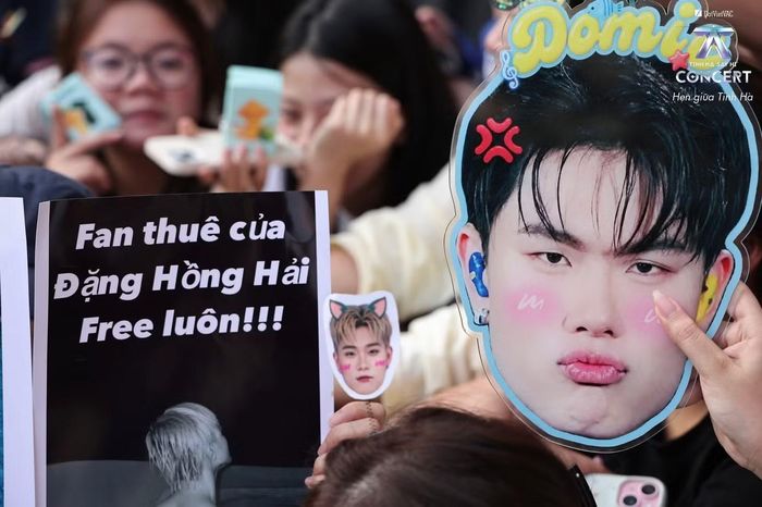 3 Anh Trai Dương Domic, DILLAN và DANG HONG HAI tham gia sự kiện giao lưu với khán giả trước ngày tổ chức concert tại Hà Nội. Ảnh: Đất Việt VAC