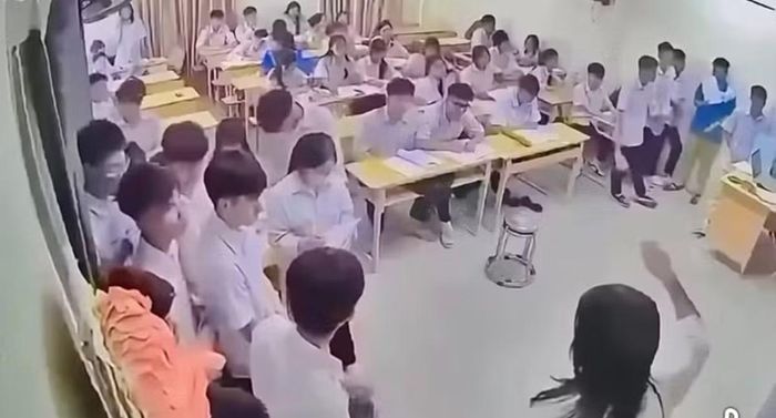 Ở thời điểm xảy ra vụ việc, cô giáo đang chữa bài. Ảnh: TPO.
