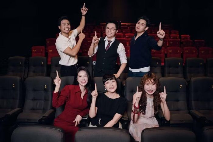 "Án mạng karaoke" vừa ra mắt đã vươn lên top 1 phòng vé - vượt qua "Trại buôn người" đang "làm mưa làm gió" ngoài rạp cả tháng nay