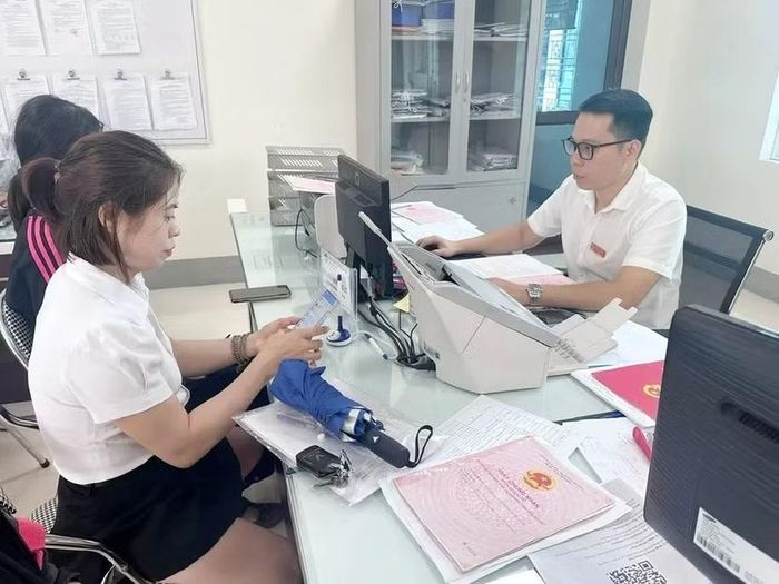 Cơ quan đăng ký đất đai là cơ quan có trách nhiệm kiểm tra, đối chiếu hồ sơ gốc