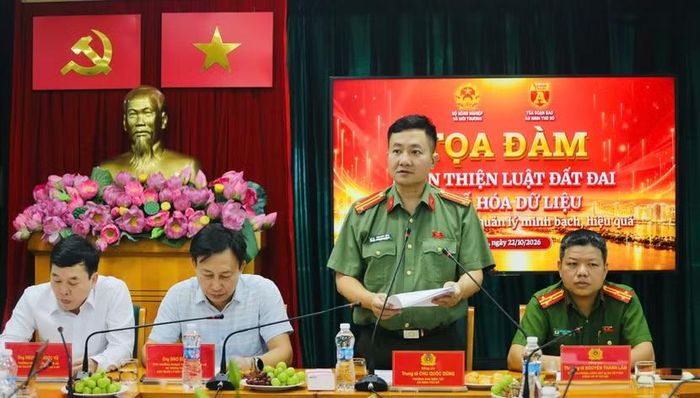  Trung tá- Tiến sĩ Chu Quốc Dũng, Trưởng Ban Biên tập An ninh Thủ đô phát biểu khai mạc Toạ đàm 