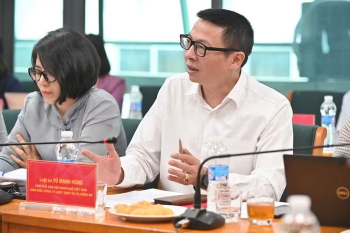 Luật sư Vũ Mạnh Hùng, Phó Chủ tịch Hội Sáng chế Việt Nam Giám đốc Công ty Luật TNHH Vũ và cộng sự phát biểu tọa đàm